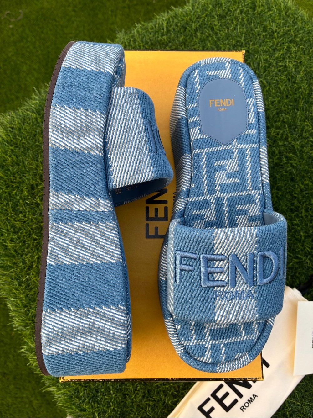FENDI SUNSHINE STRIPED DENIM PLATFORM SLIDE SANDALS EMBROIDERED LOGO SZ 38.5 NEW